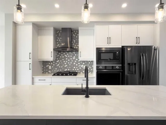 81 Greenbriar Pl #204, Calgary 4