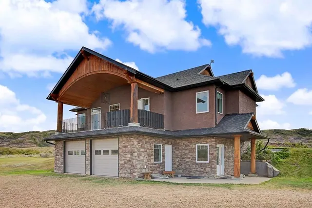 701 Centre St, Drumheller 2