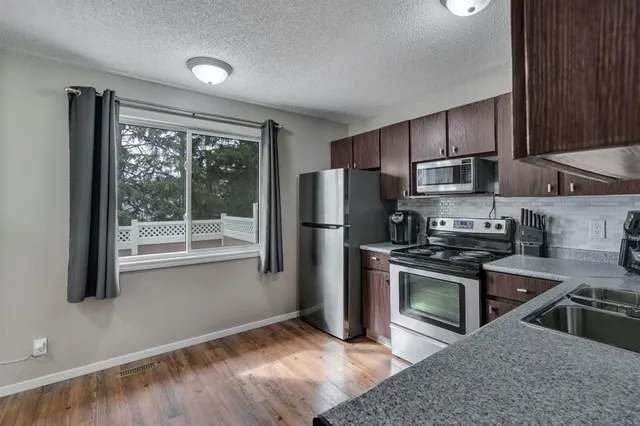 174 Woodmont Terr, Calgary 3