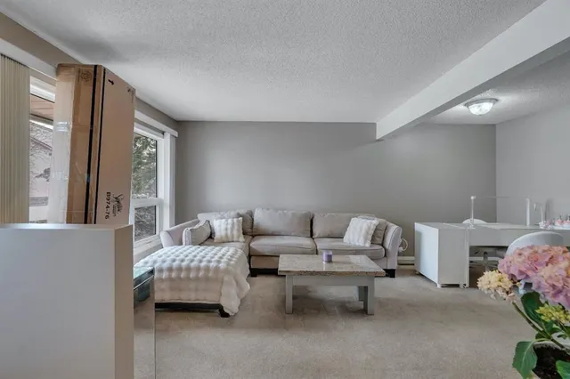 174 Woodmont Terr, Calgary 4