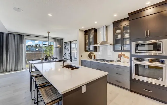 525 Lucas Way, Calgary 2