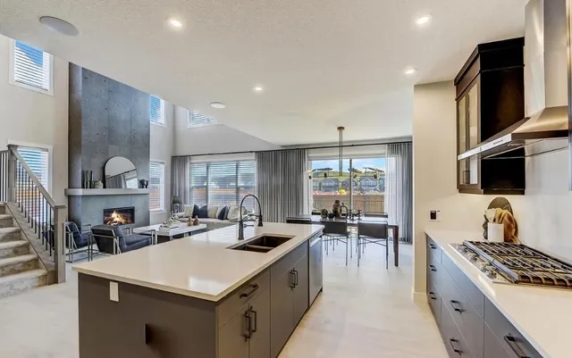 525 Lucas Way, Calgary 3