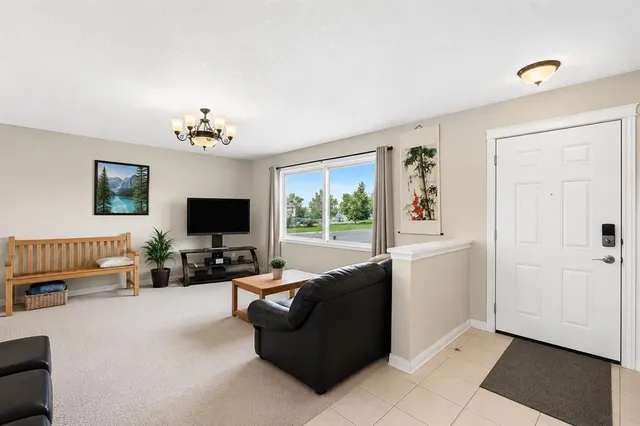6024 Madigan Dr, Calgary 3