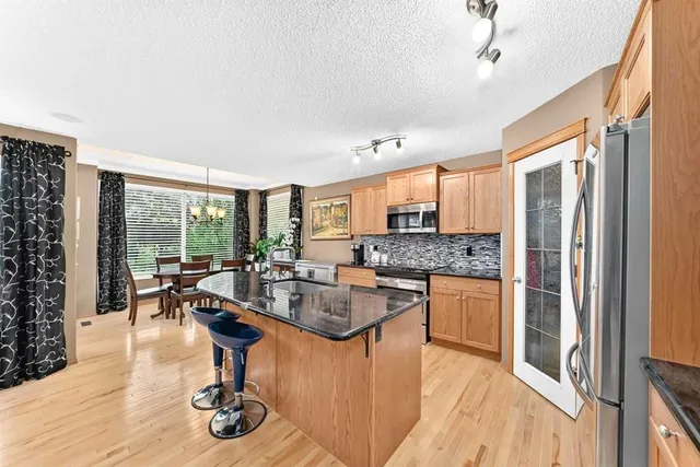 144 Cougarstone Common, Calgary 2