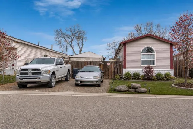 863 Brentwood Cres, Strathmore 2