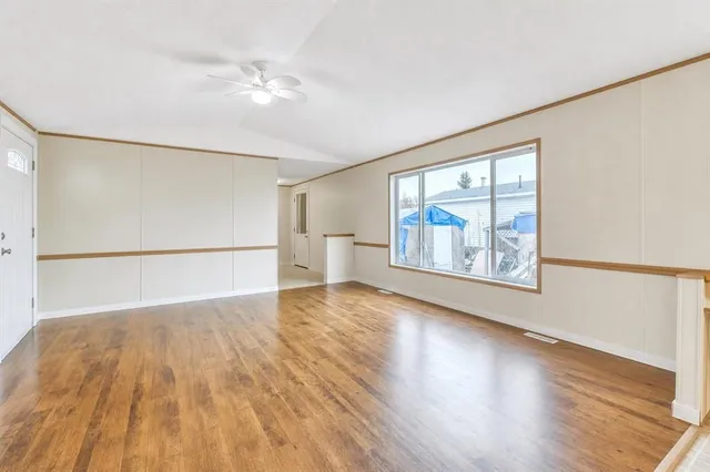 863 Brentwood Cres, Strathmore 3