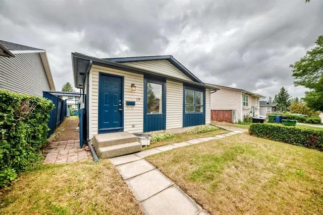 19 Falshire Dr, Calgary 4