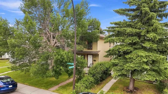 70 Edgeburn Cres, Calgary 3