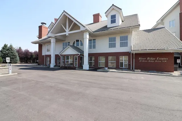 29 River Ridge Dr #415, Medicine Hat 1