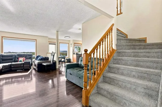 55 Anaheim Cres, Calgary 3