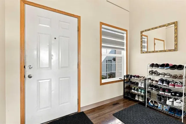 55 Anaheim Cres, Calgary 4