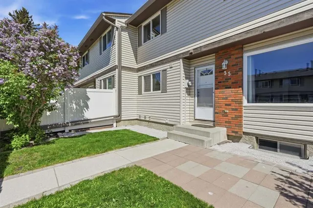 740 Bracewood Dr #35, Calgary 3