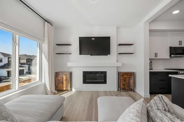256 Heritage Hts, Cochrane 3