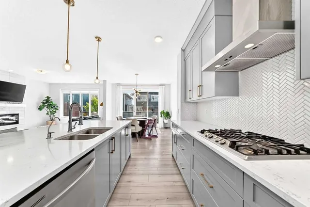 105 Magnolia Manor, Calgary 4