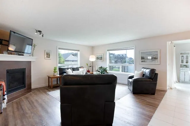 2 Kingston View, Airdrie 5