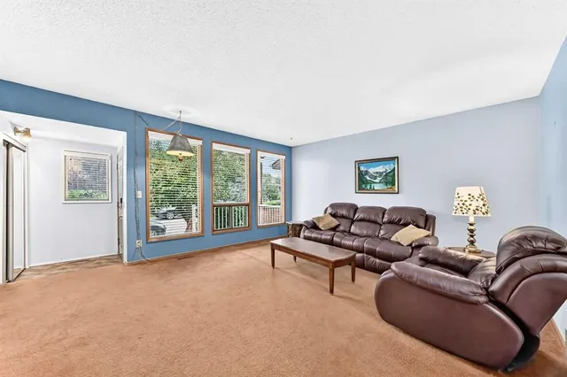 4008 46 St, Calgary 3