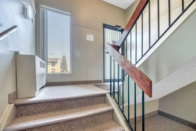 10120 Brookpark Blvd #111, Calgary 3