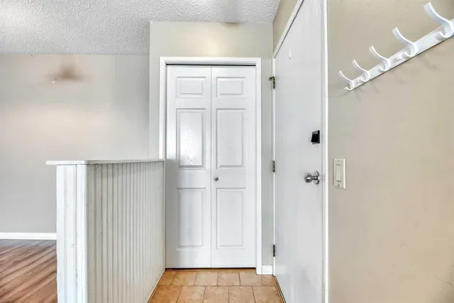 10120 Brookpark Blvd #111, Calgary 5