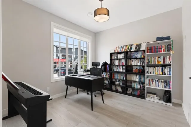 830 81 St, Calgary 5