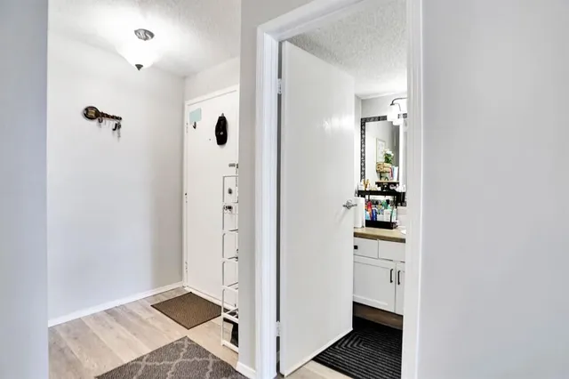 110 20 Ave #109, Calgary 2