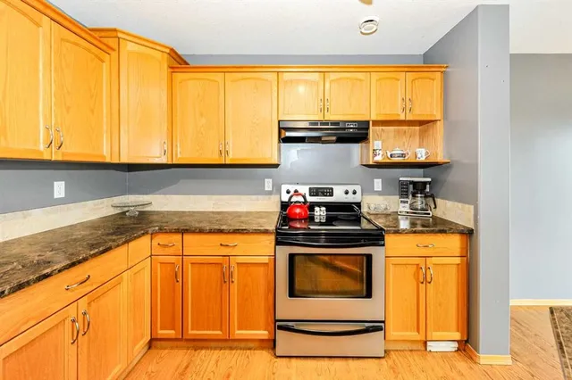3413 50A Street Close, Camrose 4