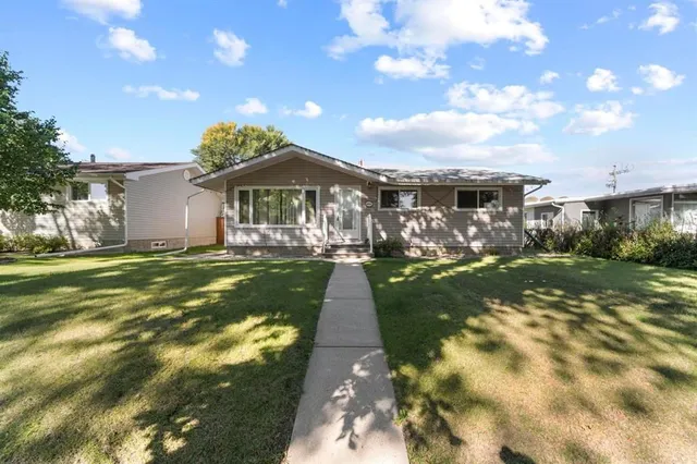 4604 61 St, Camrose 2