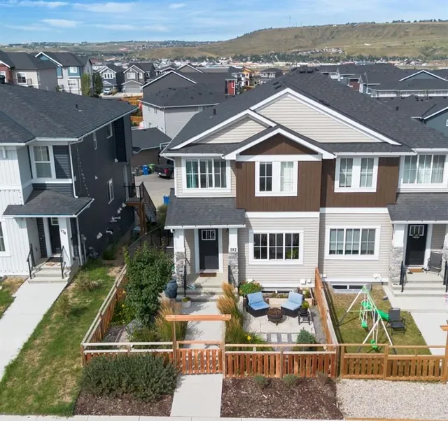 182 River Heights Dr, Cochrane 2