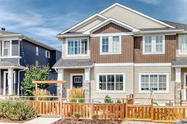 182 River Heights Dr, Cochrane 3