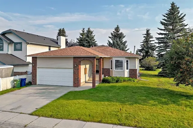 272 Woodside Rd, Airdrie 2