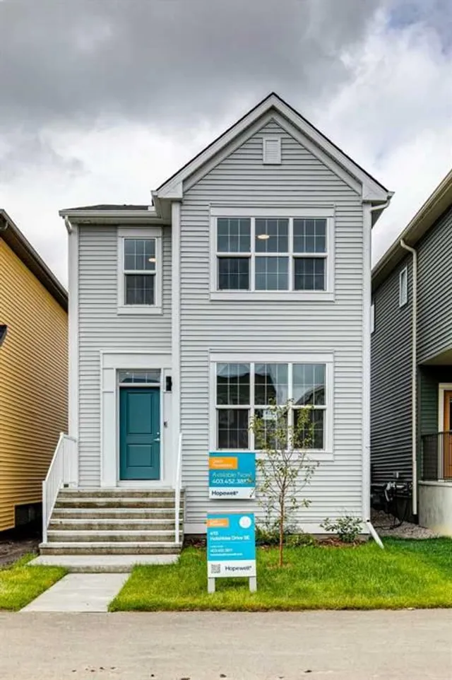 413 Hotchkiss Dr, Calgary