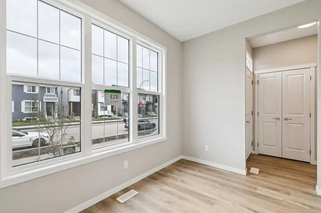413 Hotchkiss Dr, Calgary 5