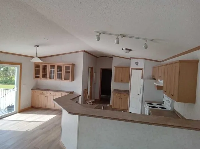 6 Second avenue SW, Joussard 5