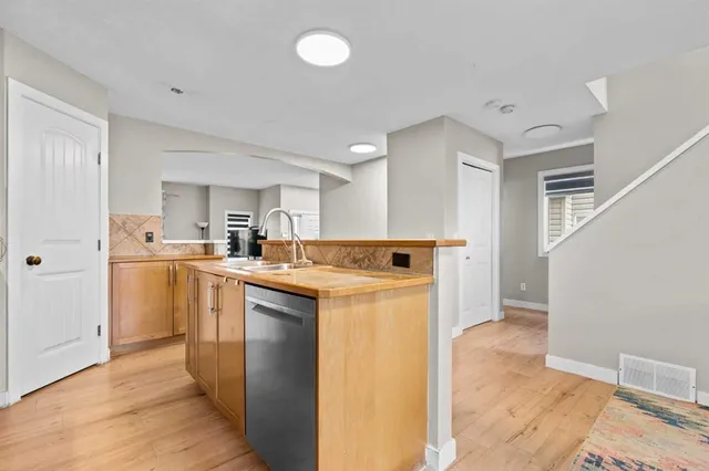 303 Saddlebrook Way, Calgary 4