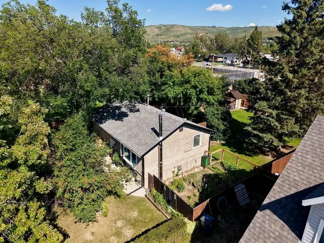 11201 91 St, Peace River 4