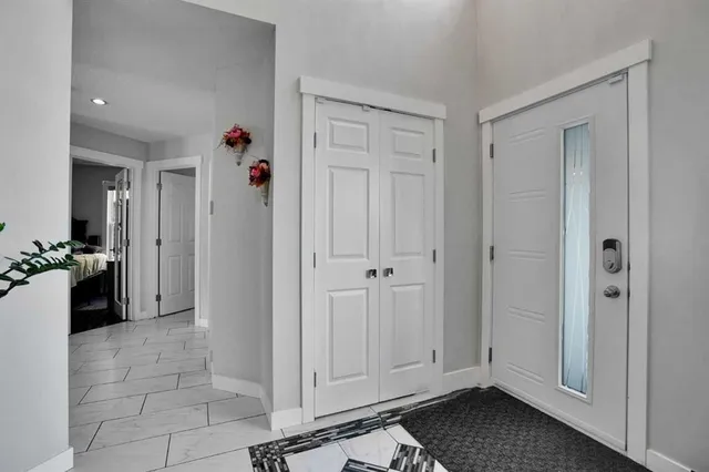7276 California Blvd, Calgary 5