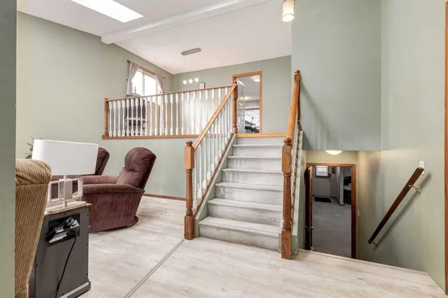 75 Sandstone Cres, Airdrie 3