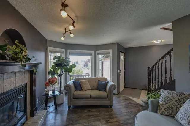 310 Springs Pl, Airdrie 5
