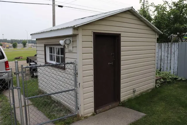 4227 5 Avenue, Edson 3