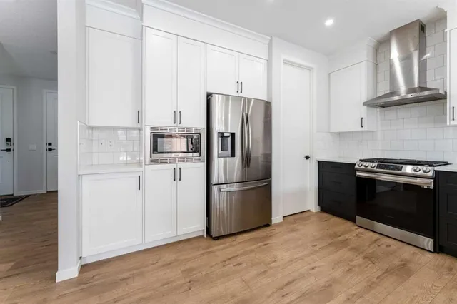 13 Calhoun Cres, Calgary 5