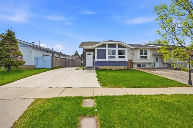 6907 4 Ave, Calgary 4