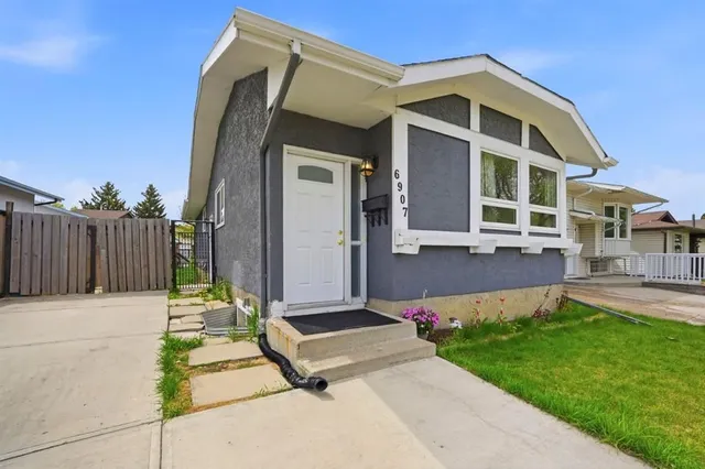 6907 4 Ave, Calgary 5
