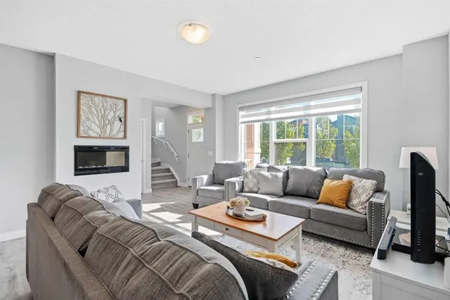 39 lucas Blvd, Calgary 5
