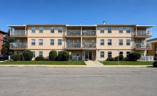 5026 49 St #202, Olds 2