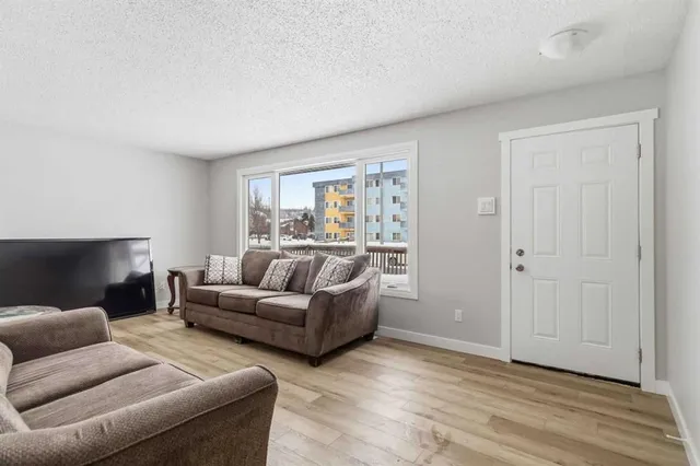 13 Mcleod St, Fort McMurray 3