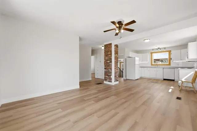 209 Center, Linden 4