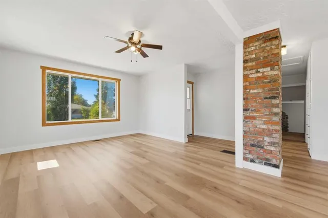 209 Center, Linden 5
