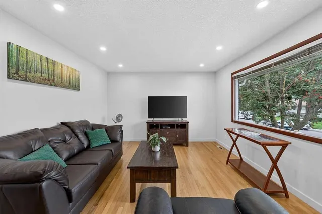 1032 Mayland Dr, Calgary 5