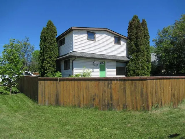 9324 104 Ave, Grande Prairie 1