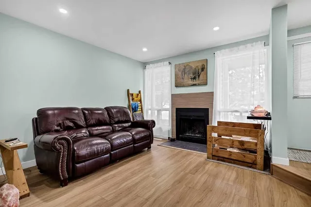 2187 Woodview Dr, Calgary 4