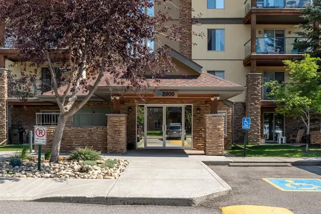 92 Crystal Shores Rd #2113, Okotoks 2